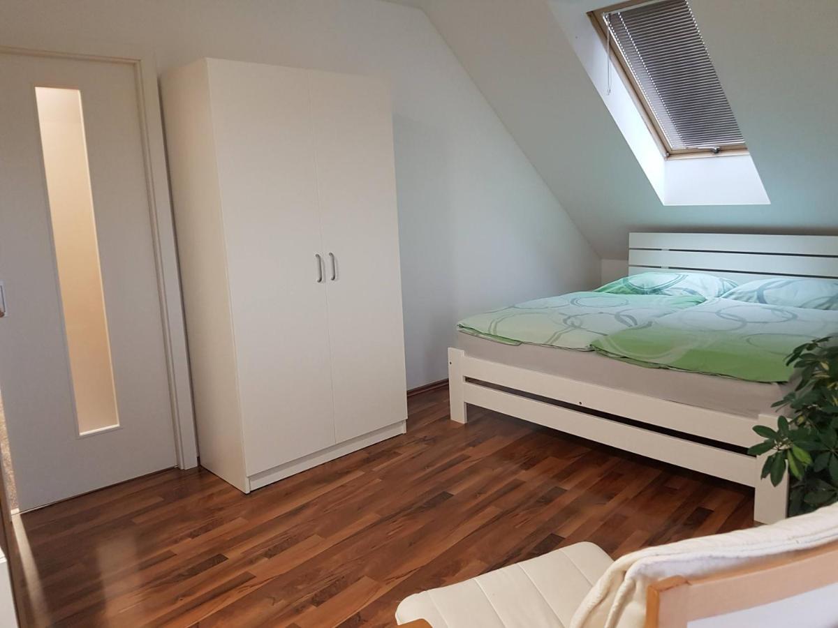 Apartman V Aleji Slavkov u Brna Luaran gambar