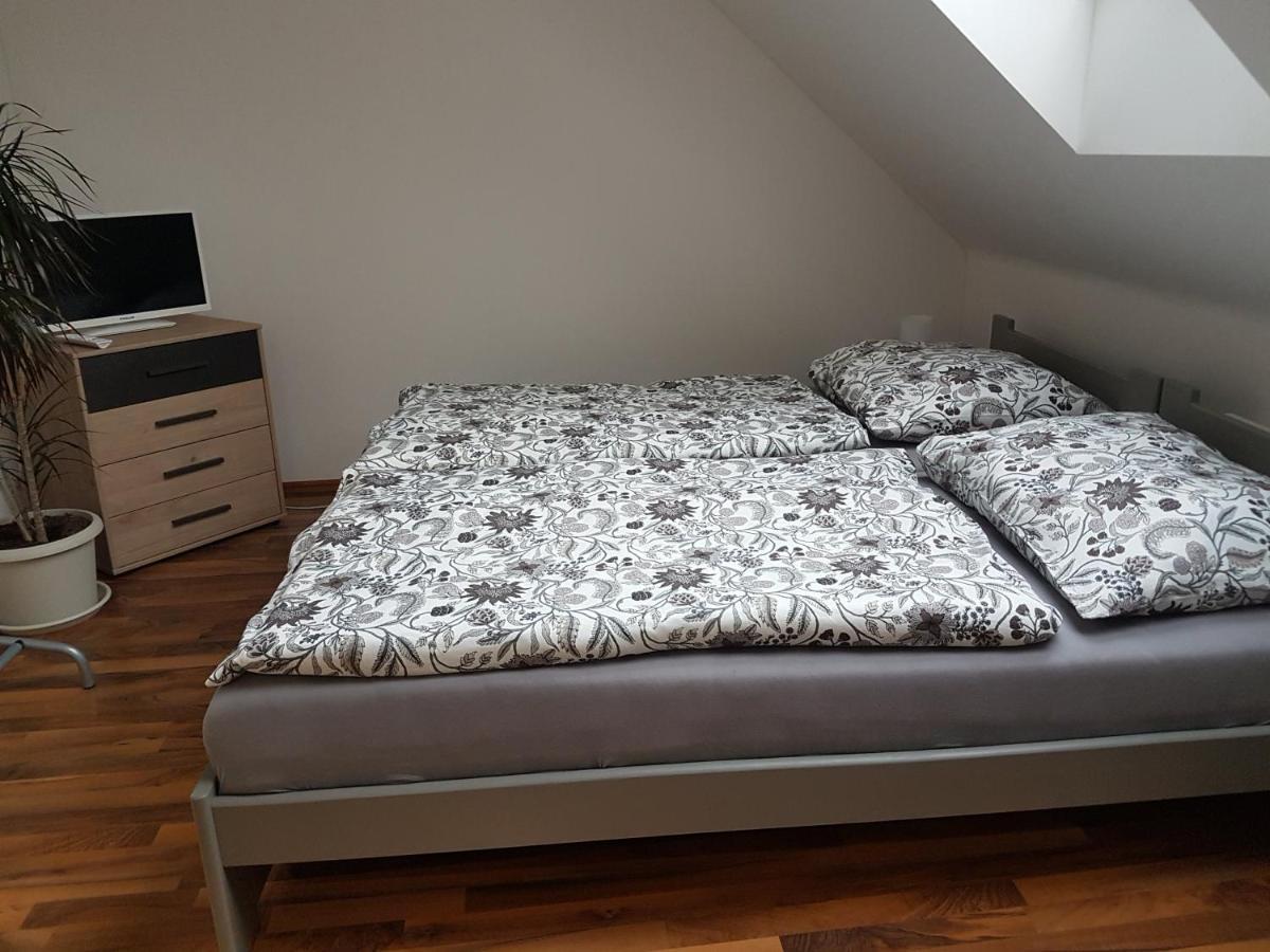 Apartman V Aleji Slavkov u Brna Luaran gambar