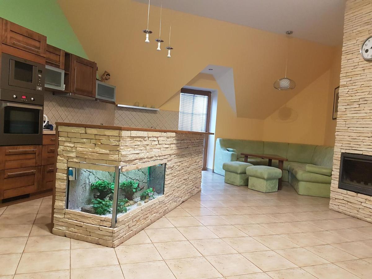 Apartman V Aleji Slavkov u Brna Luaran gambar
