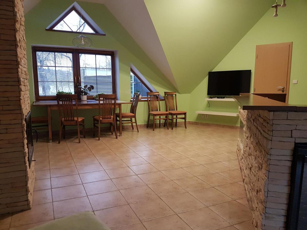Apartman V Aleji Slavkov u Brna Luaran gambar