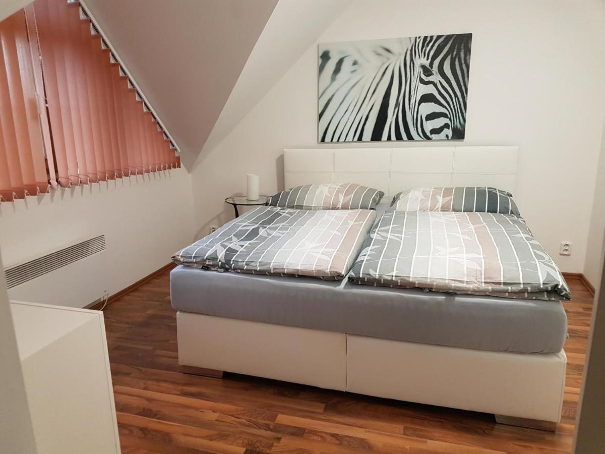 Apartman V Aleji Slavkov u Brna Luaran gambar