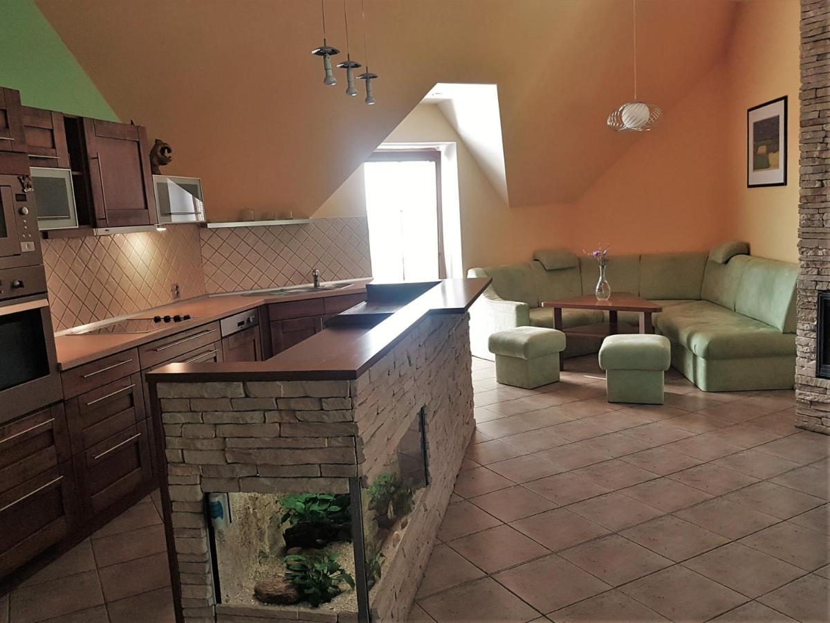Apartman V Aleji Slavkov u Brna Luaran gambar