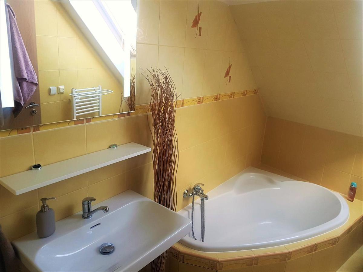 Apartman V Aleji Slavkov u Brna Luaran gambar
